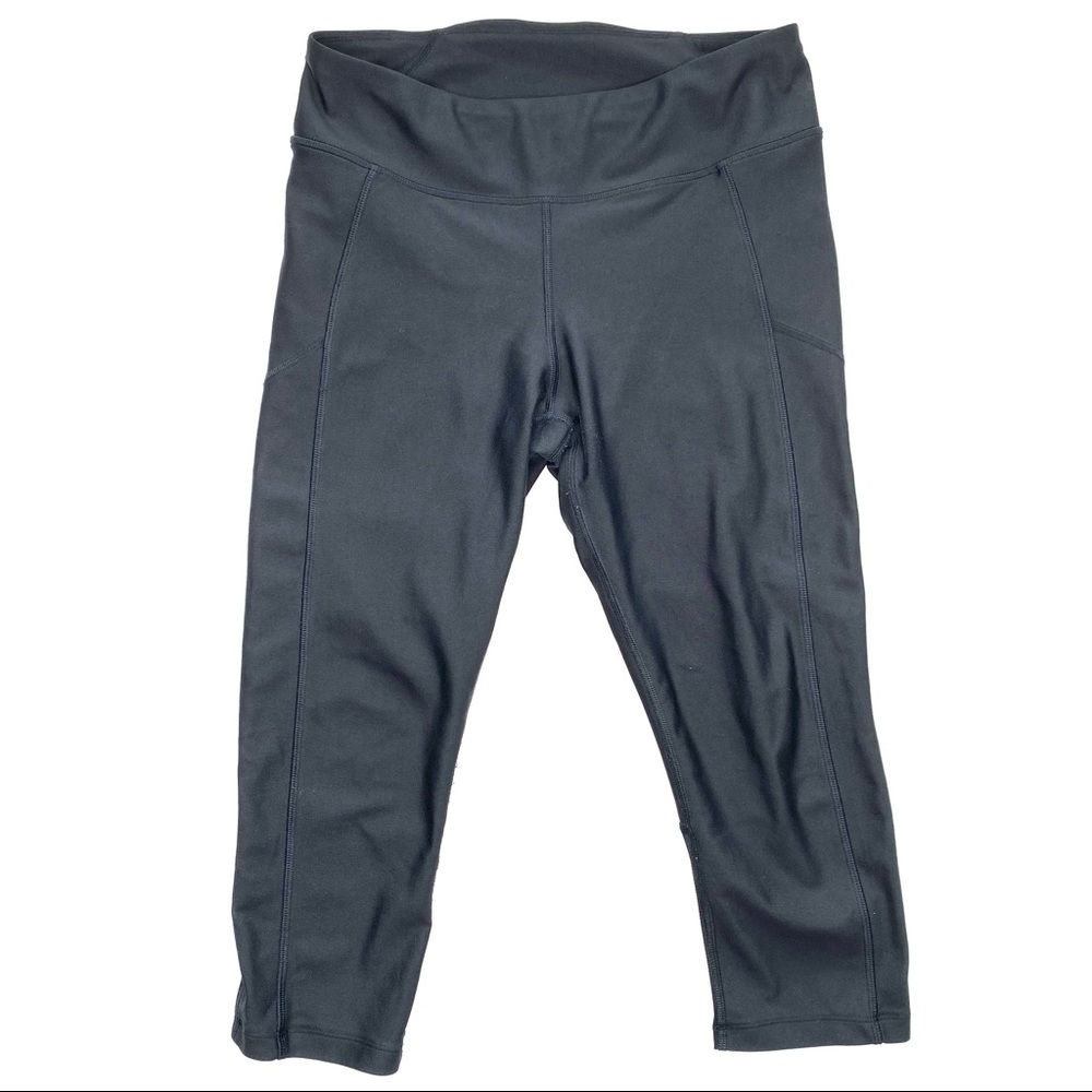 UNDER ARMOUR Black Workout Capris Size M